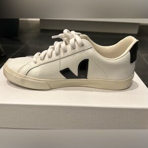 Sold: Veja White and Black Women's Sneakers: 	
Veja Esplar Low-Top Sneakers